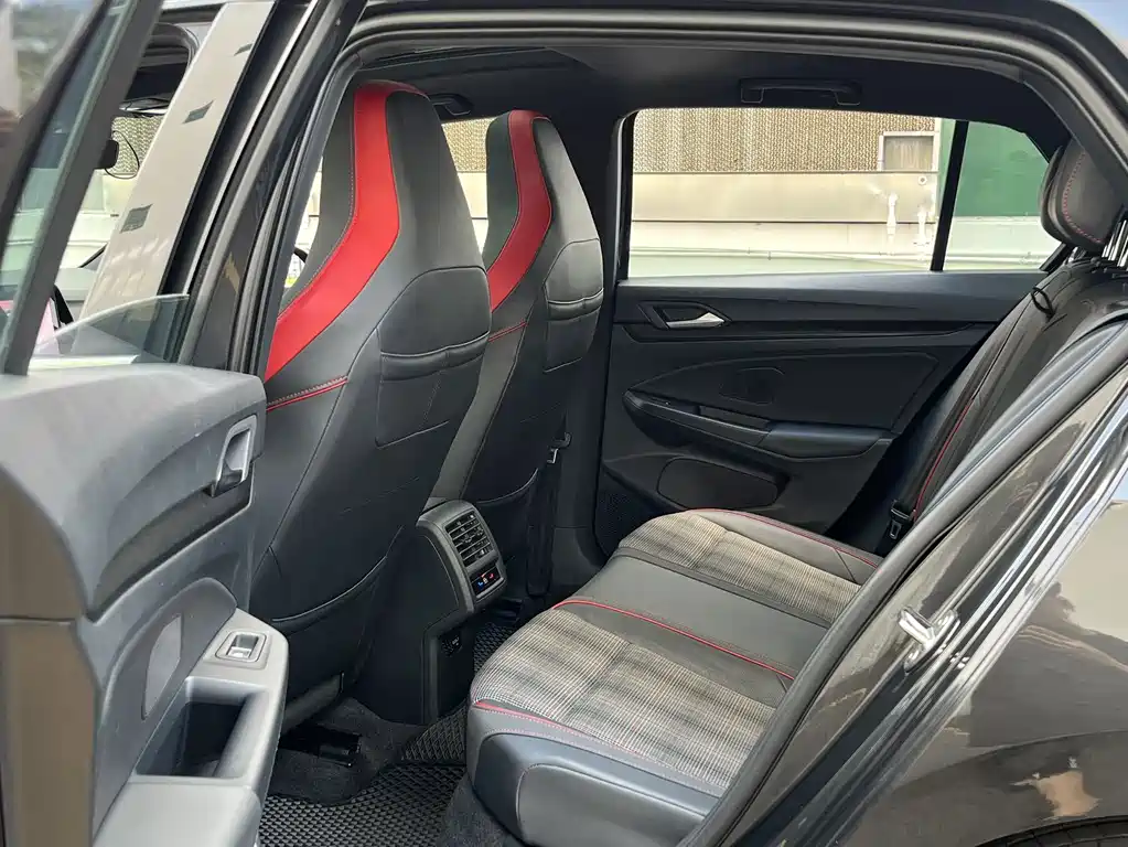 Volkswagen Golf GTI — миниатюра 7