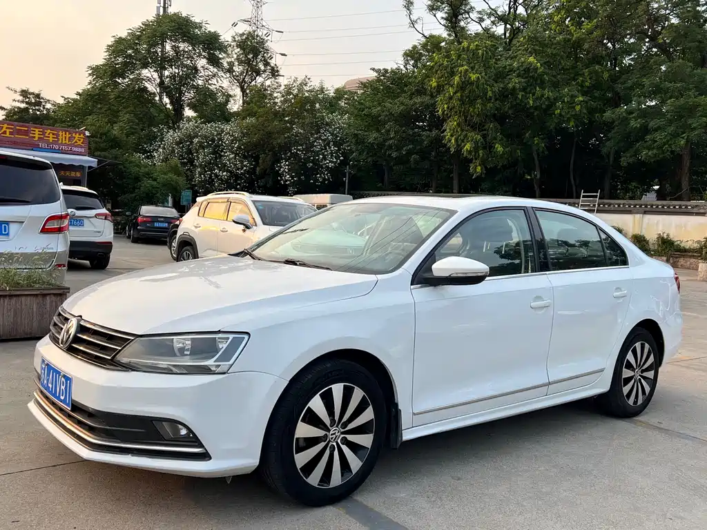 Volkswagen Sagitar 2016