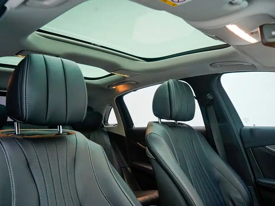 Mercedes-Benz E-Class — миниатюра 7