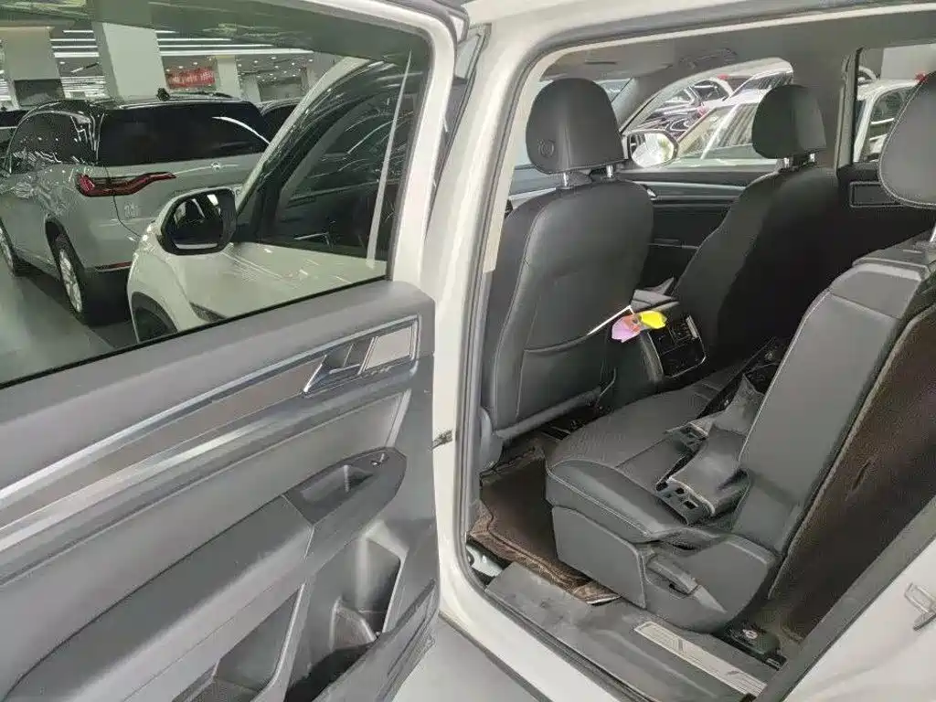 Volkswagen Teramont — миниатюра 6