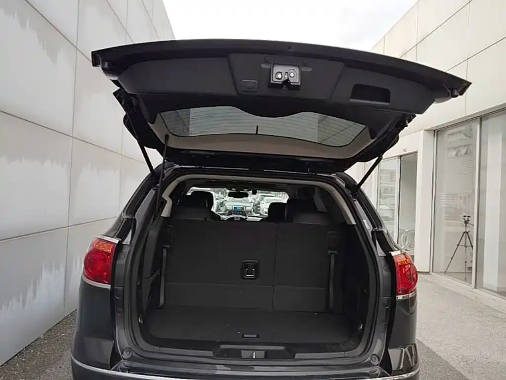 Buick Enclave — миниатюра 19