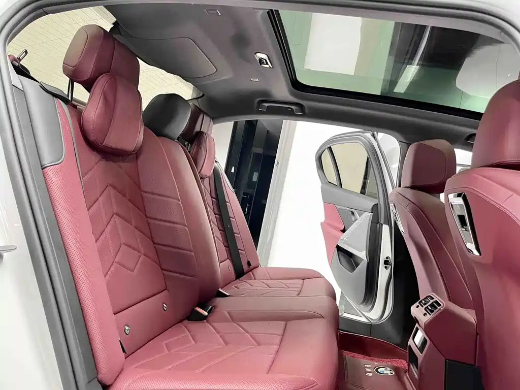 BMW 5 Series — миниатюра 5