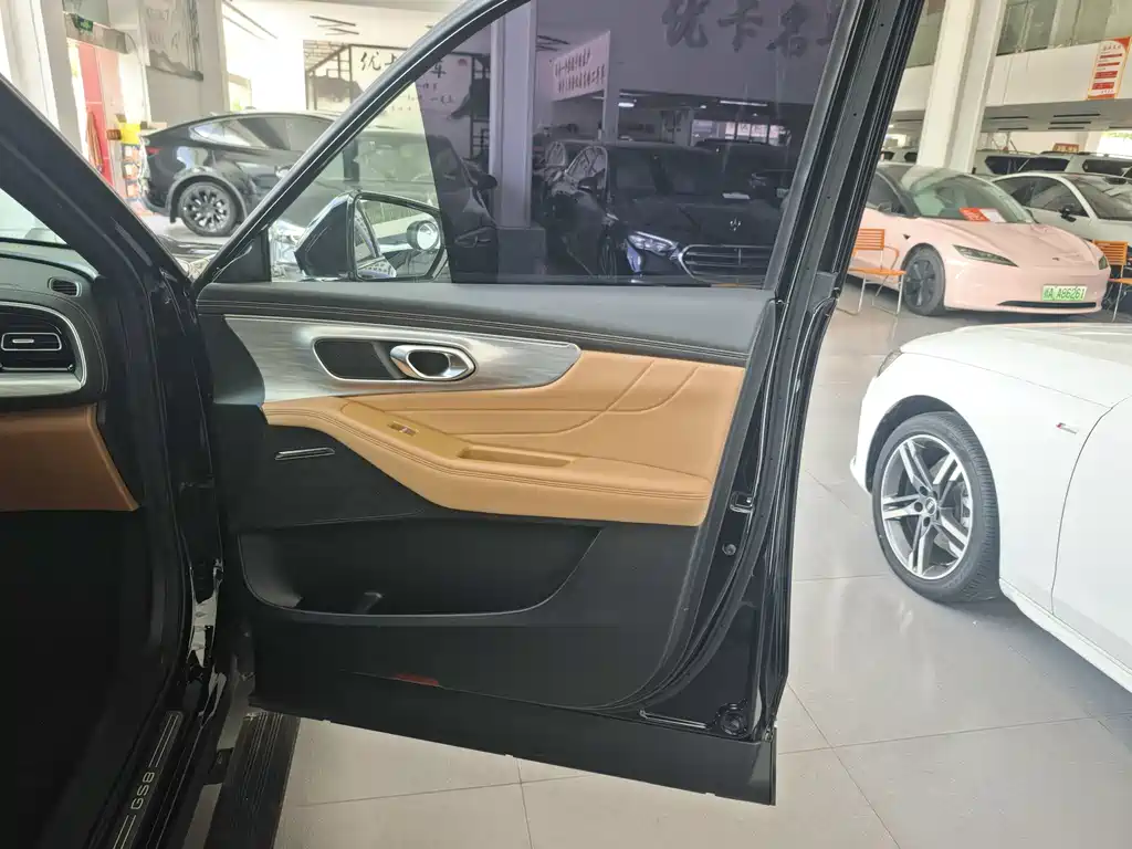 GAC GS8 2025 2.0TGDI Luxury 5 мест