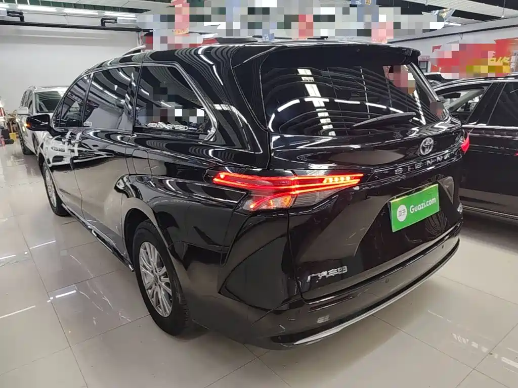 Toyota Sienna — миниатюра 5