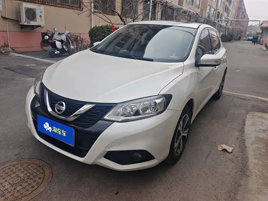 NISSAN TIIDA