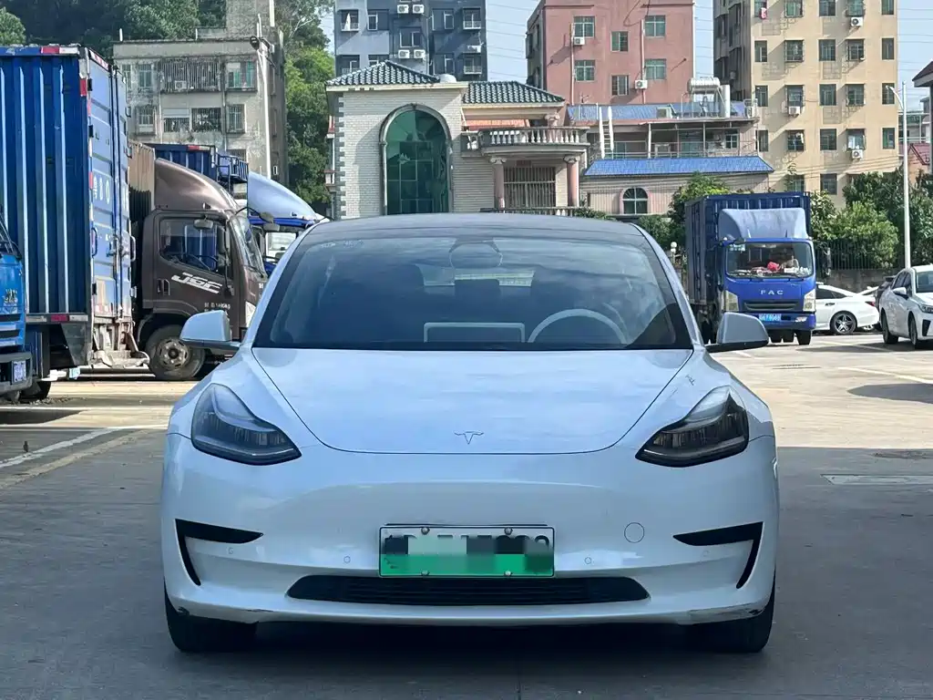 Tesla Model 3 — миниатюра 2