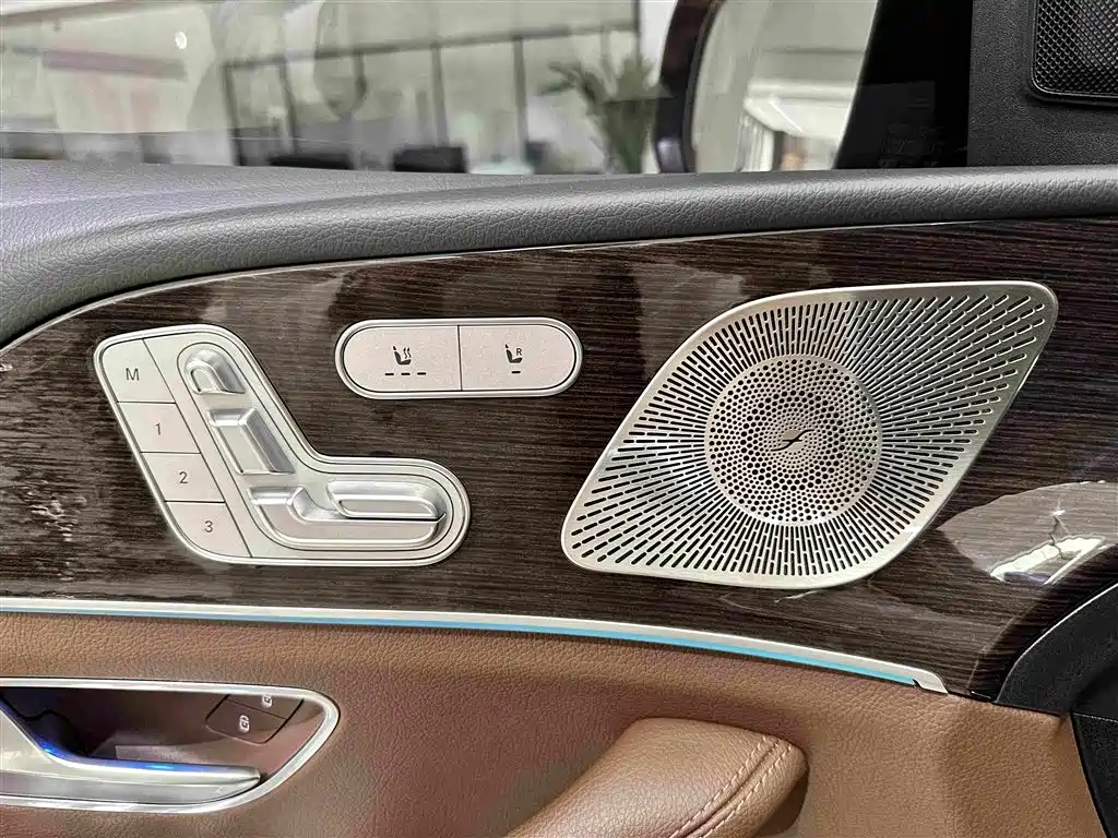 Mercedes-Benz GLE (Import) — миниатюра 21