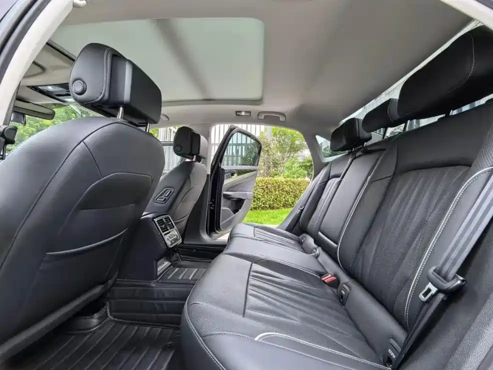 Volkswagen Passat 2023 330TSI Luxury