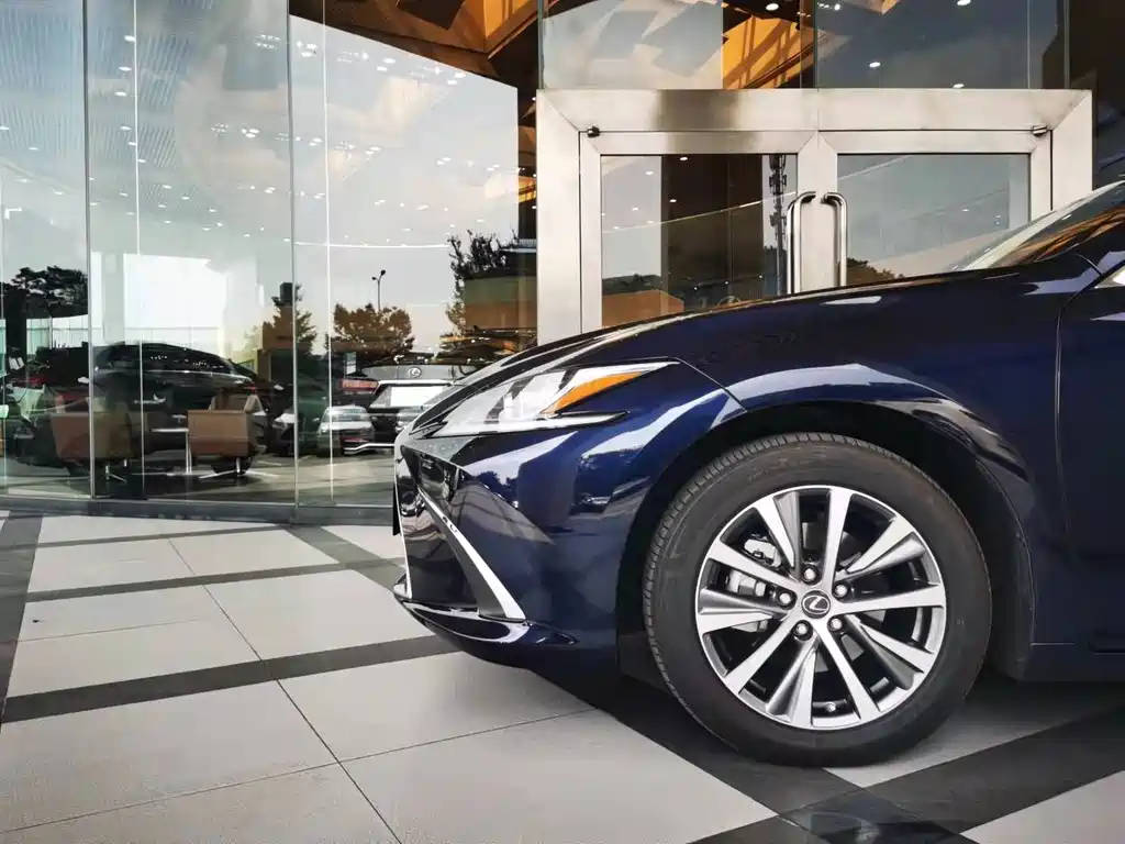 Lexus ES — миниатюра 5