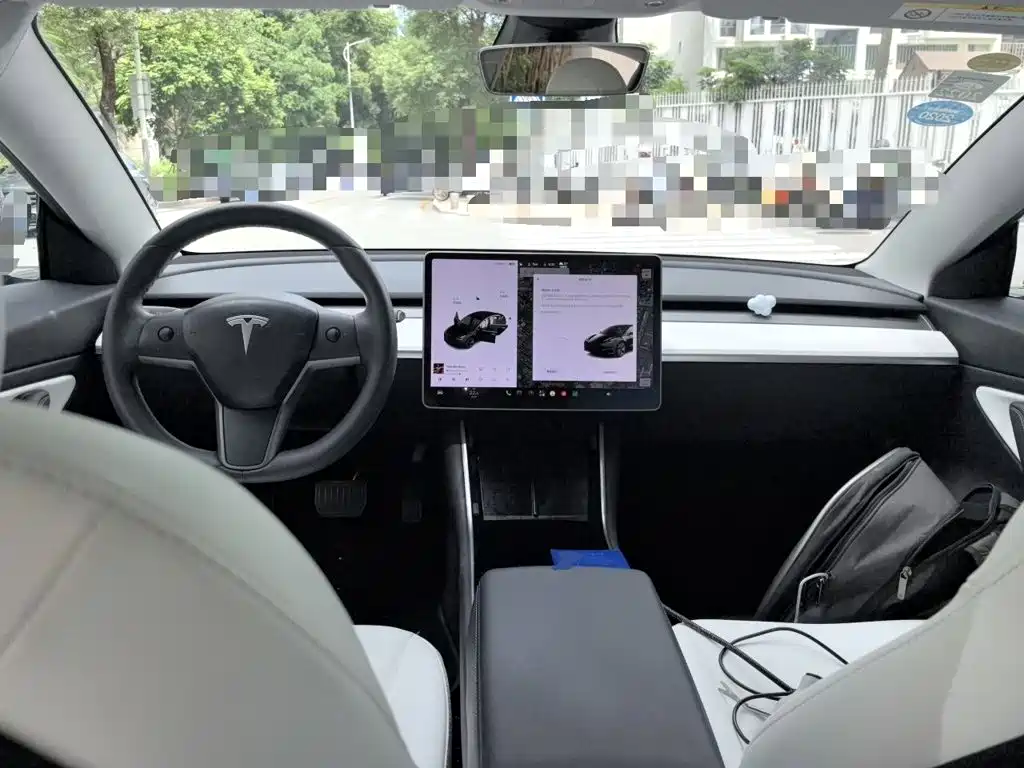 Tesla Model 3 — миниатюра 5