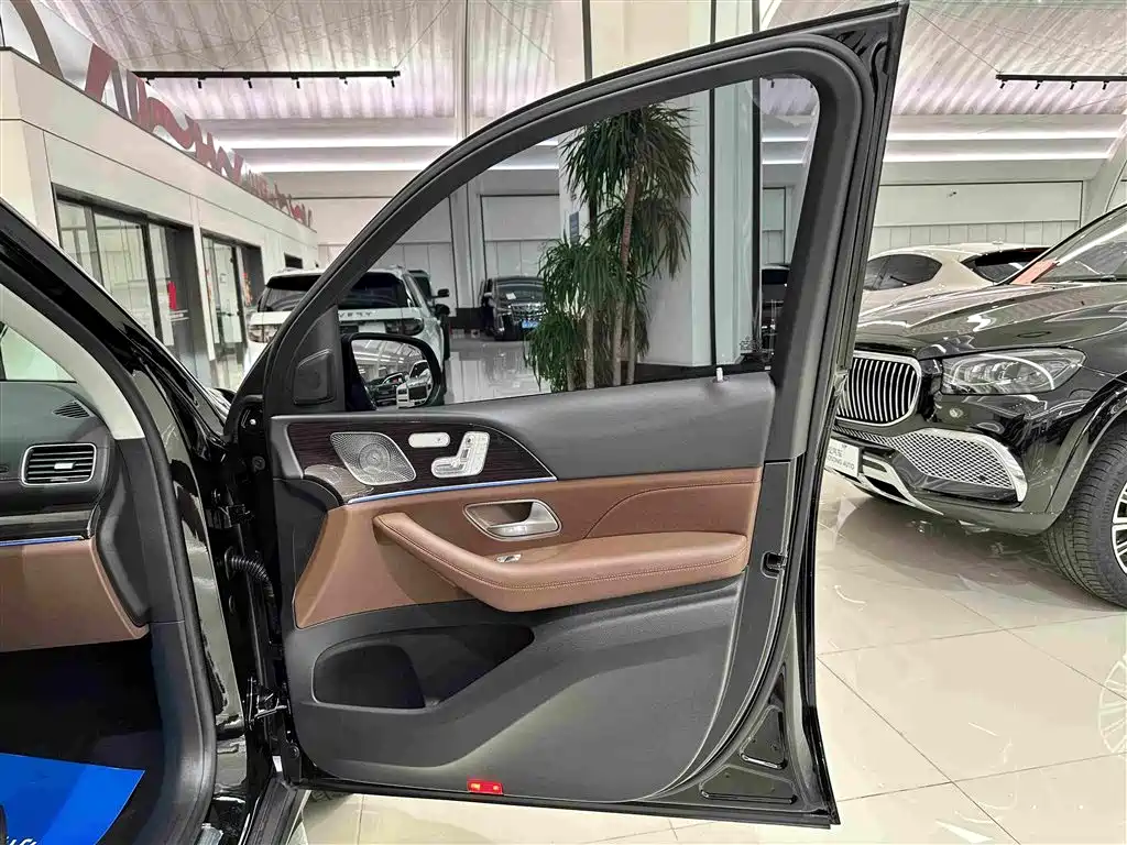 Mercedes-Benz GLE (Import) — миниатюра 32
