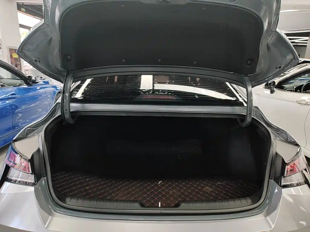 Hyundai Elantra — миниатюра 19
