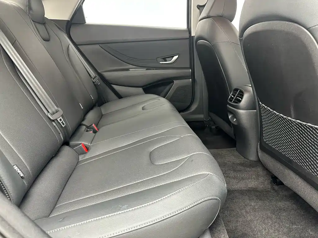 Hyundai Elantra — миниатюра 15