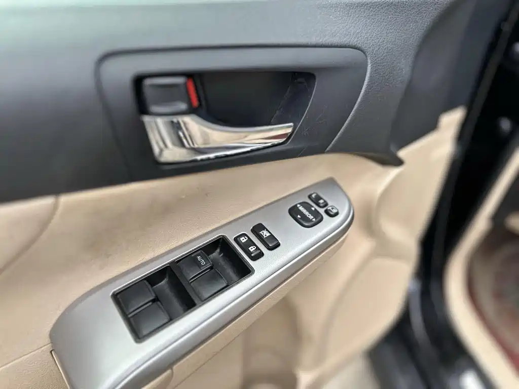 Toyota Camry — миниатюра 11