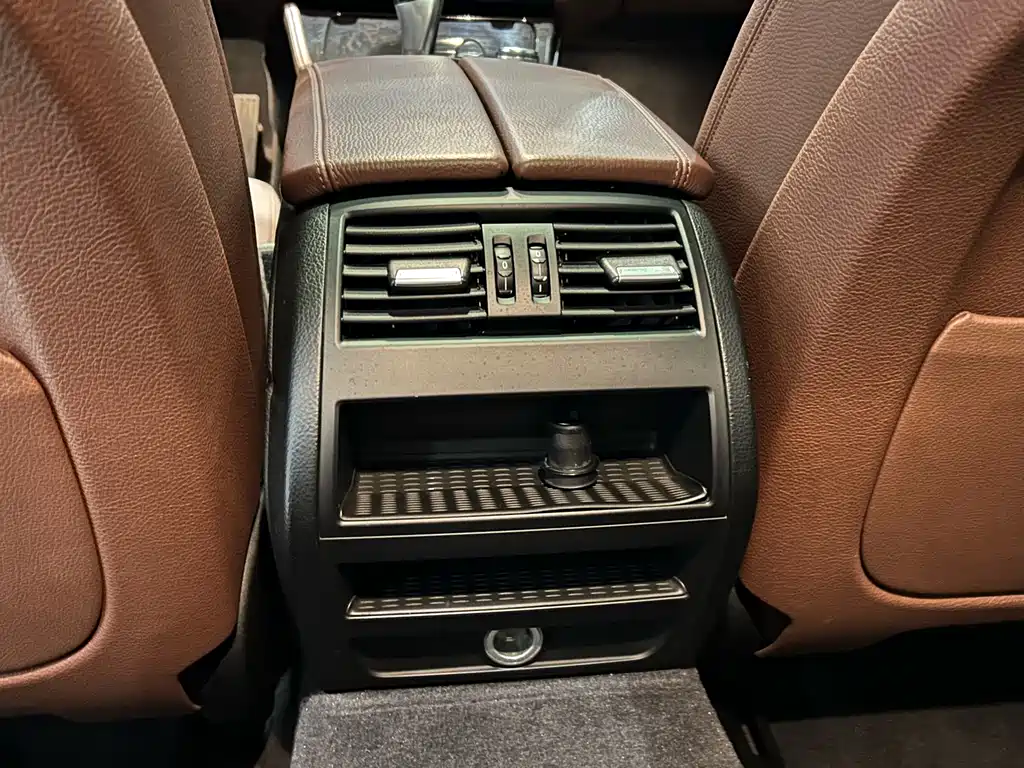 BMW 5 Series — миниатюра 21