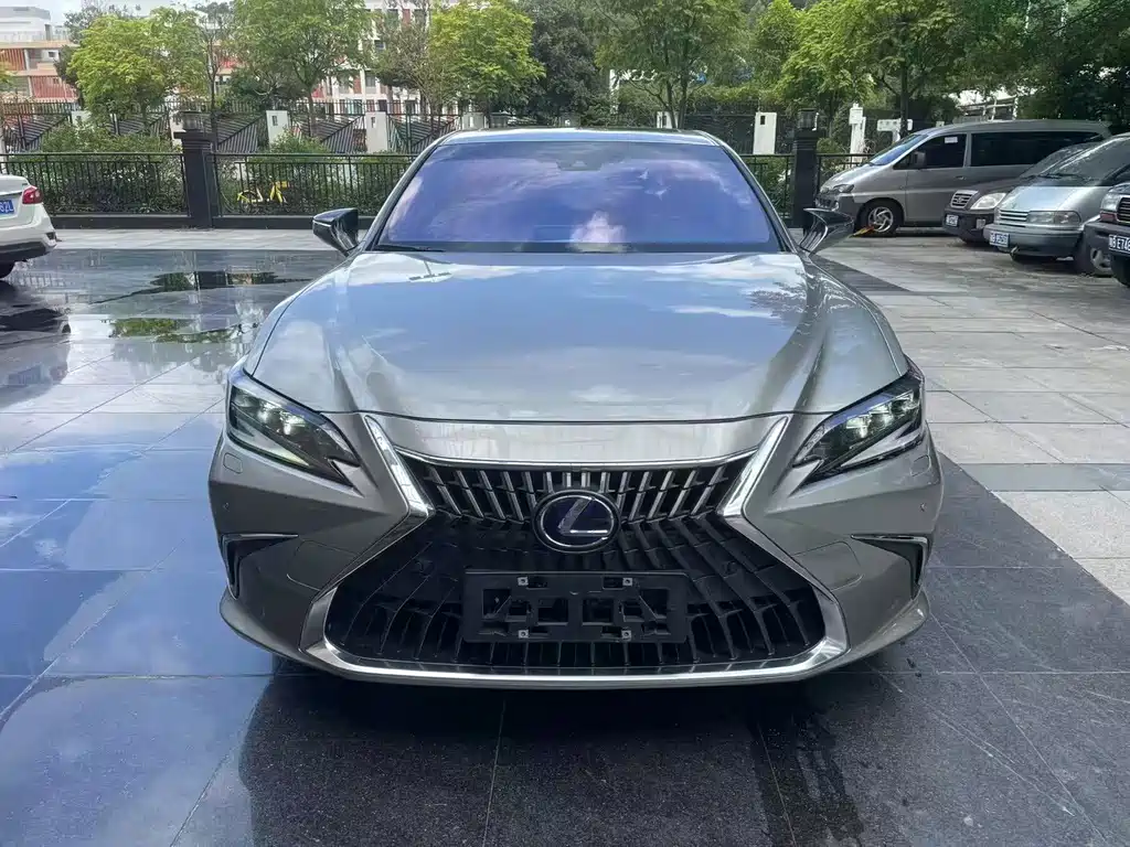 LEXUS  ES