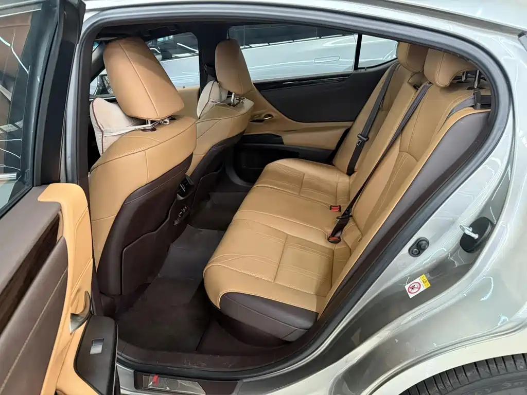 Lexus ES — миниатюра 12