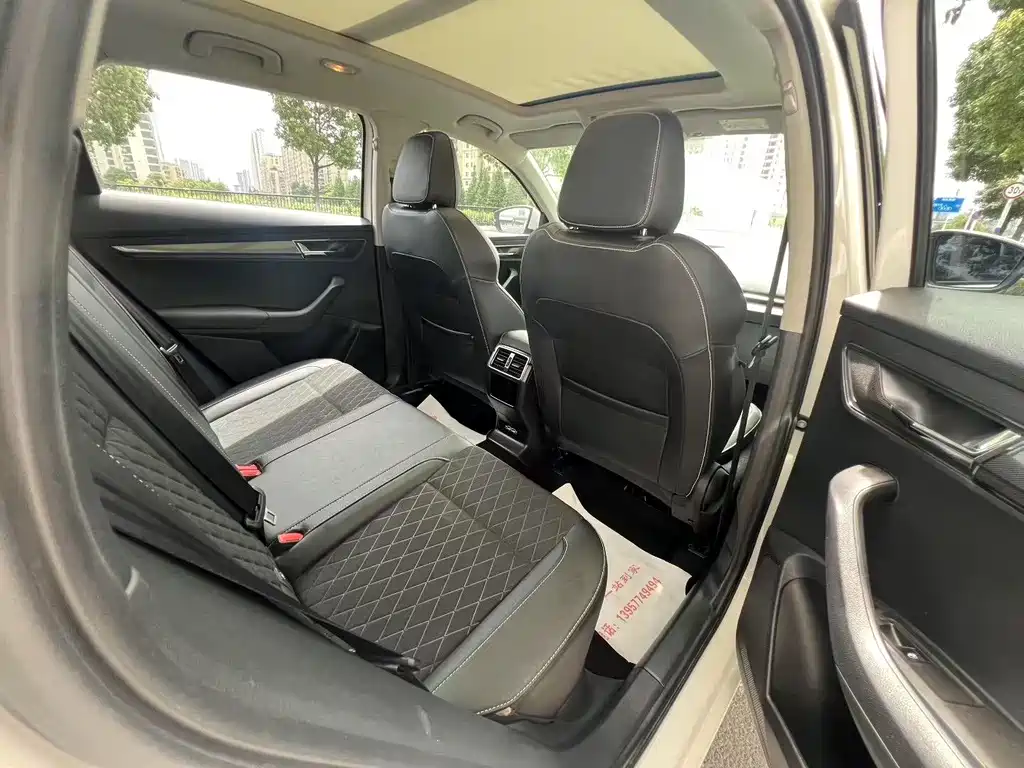 Skoda Karoq — миниатюра 8