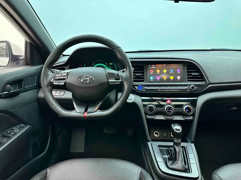Hyundai Elantra — миниатюра 12