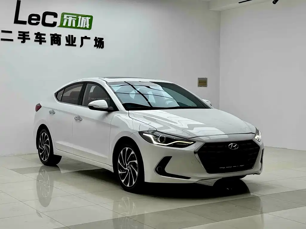 Hyundai Elantra — миниатюра 3