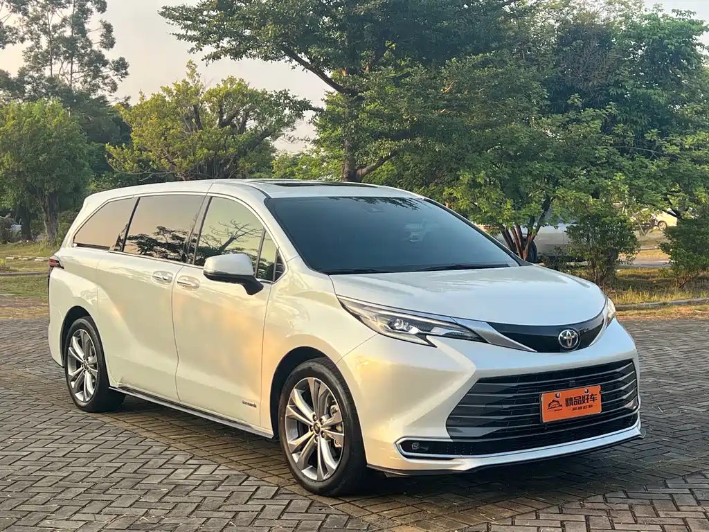 Toyota Sienna — миниатюра 3