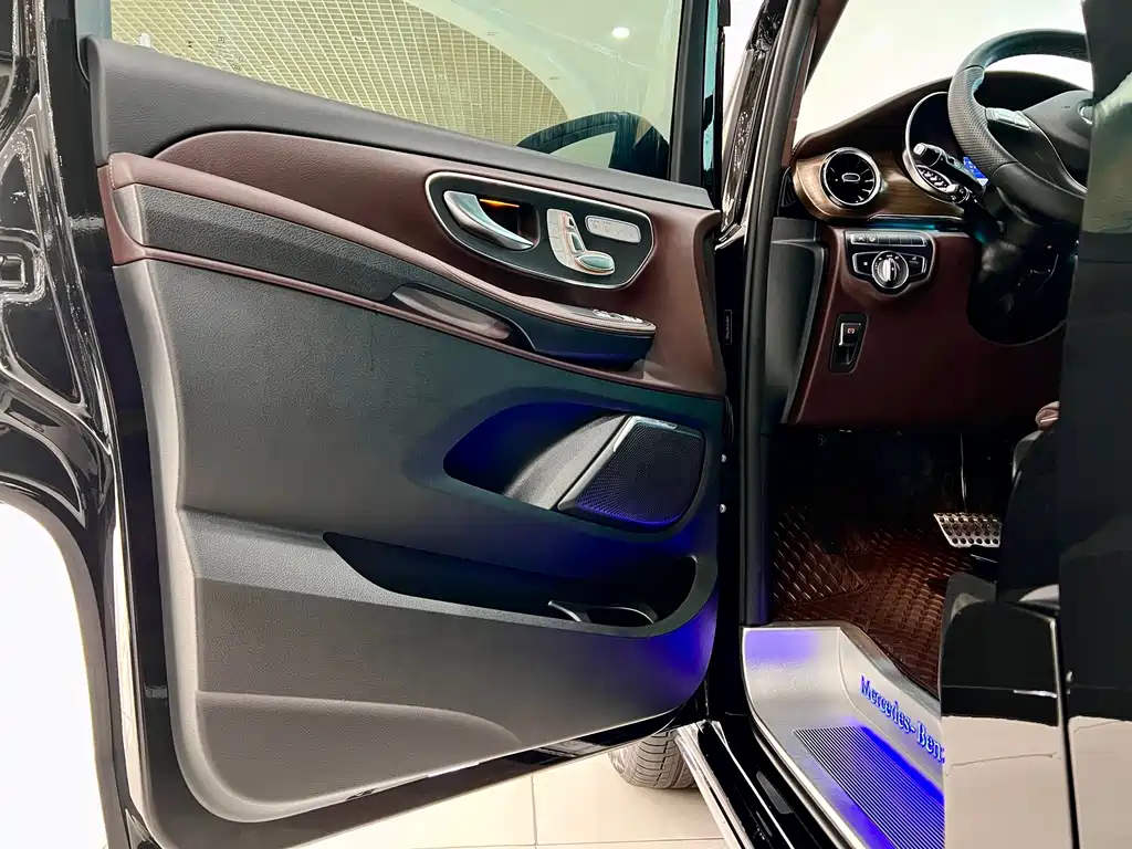 Mercedes-Benz V-Class — миниатюра 25