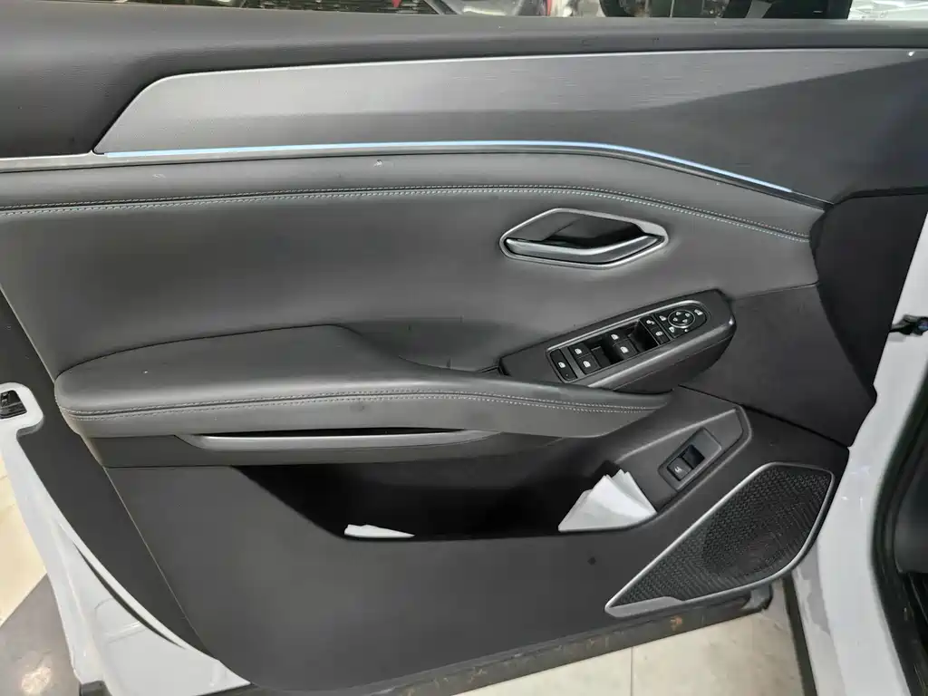 BYD L DM-i — миниатюра 9