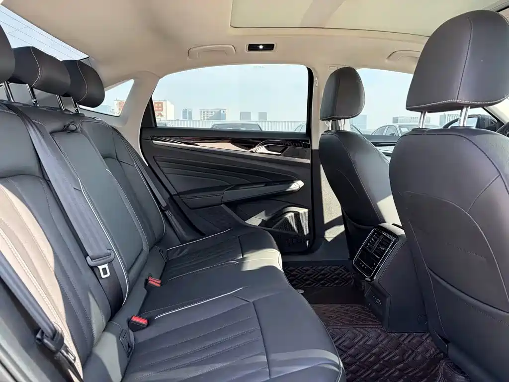 Volkswagen Passat PHEV — миниатюра 14