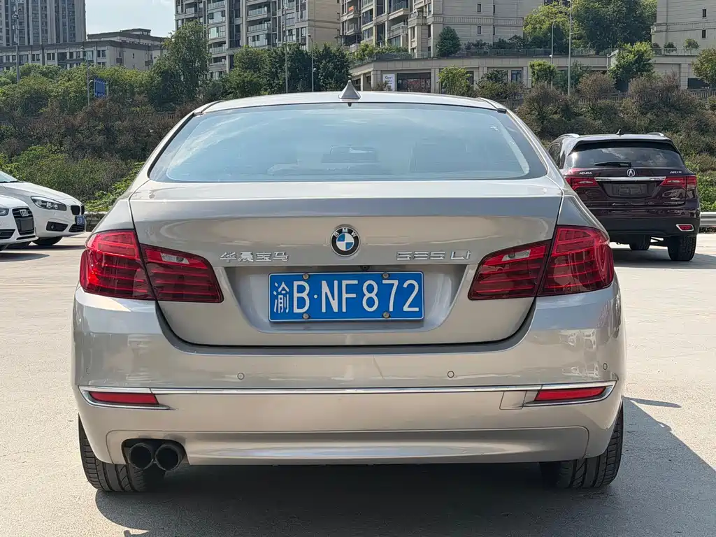 BMW 5 Series — миниатюра 7