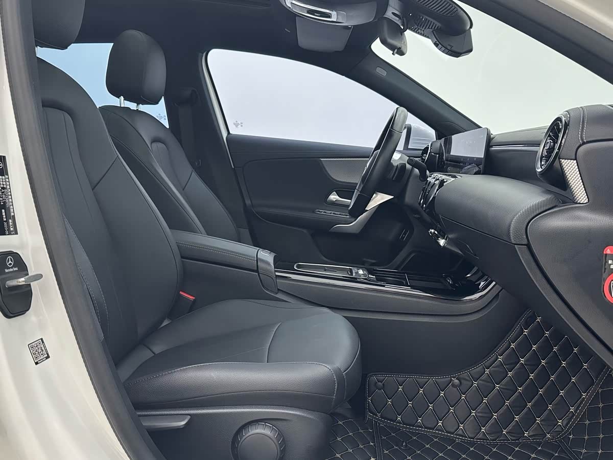 Mercedes-Benz A-Class 1.3 л 2024 г. Белый, пробег 23000 км