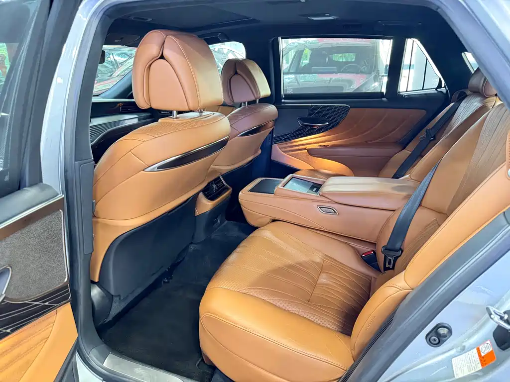 Lexus LS — миниатюра 6
