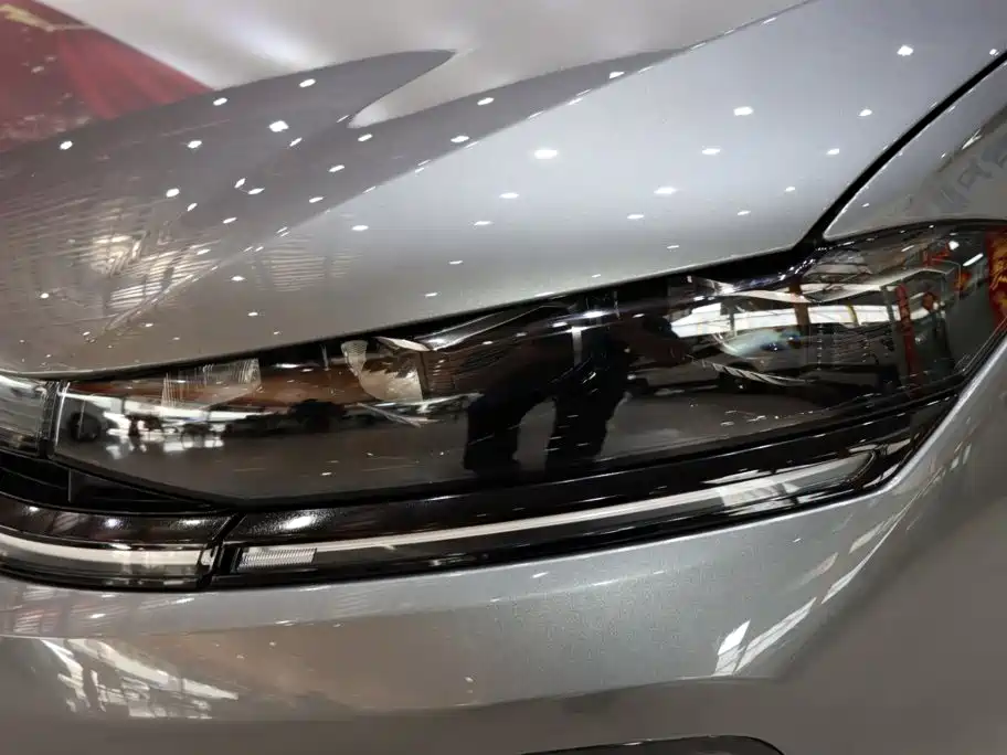 Volkswagen Sagitar — миниатюра 7