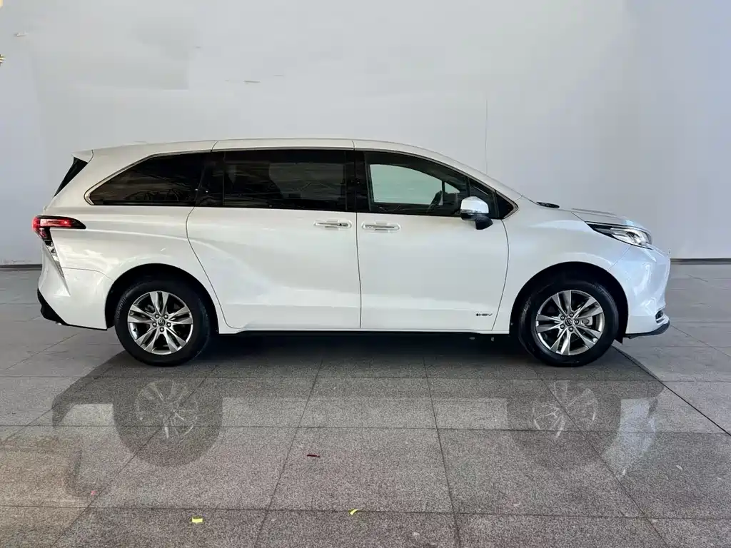 Toyota Sienna — миниатюра 3