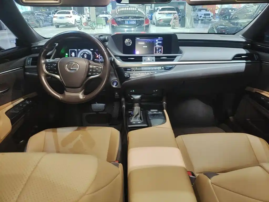 Lexus ES — миниатюра 10