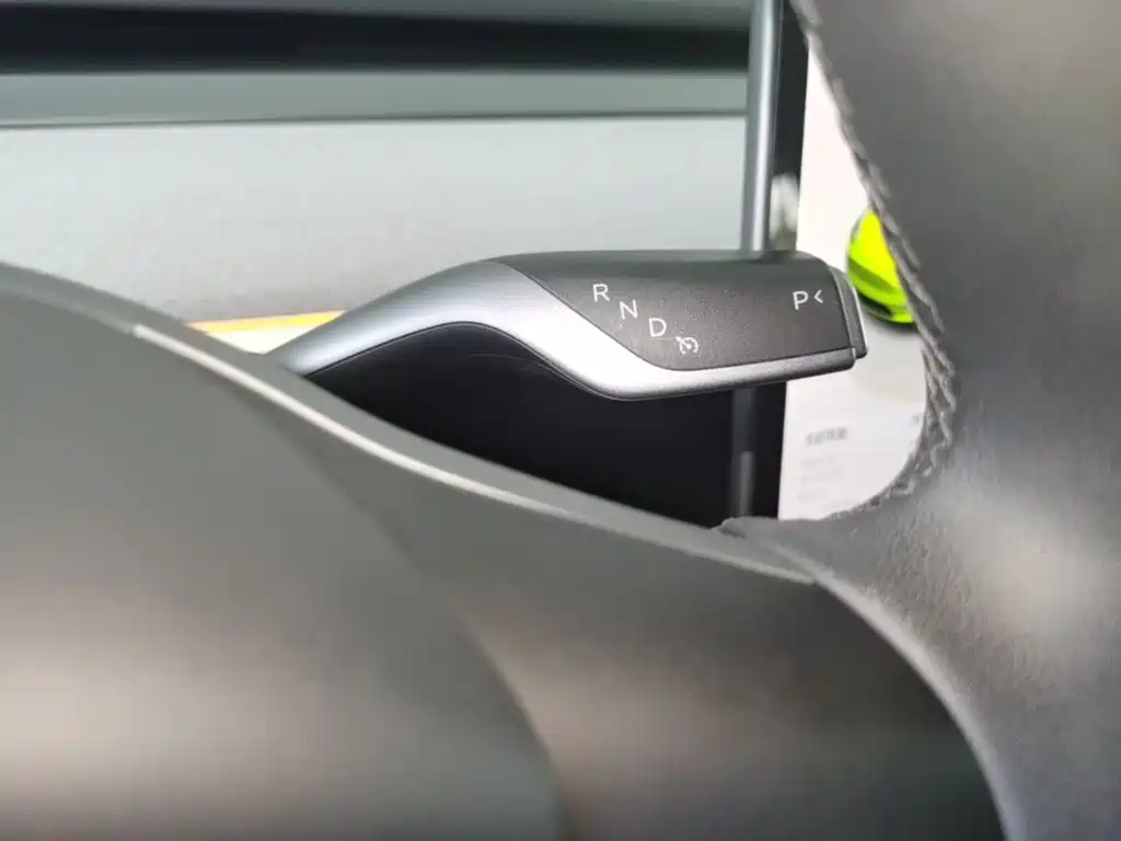 Tesla Model Y — миниатюра 14