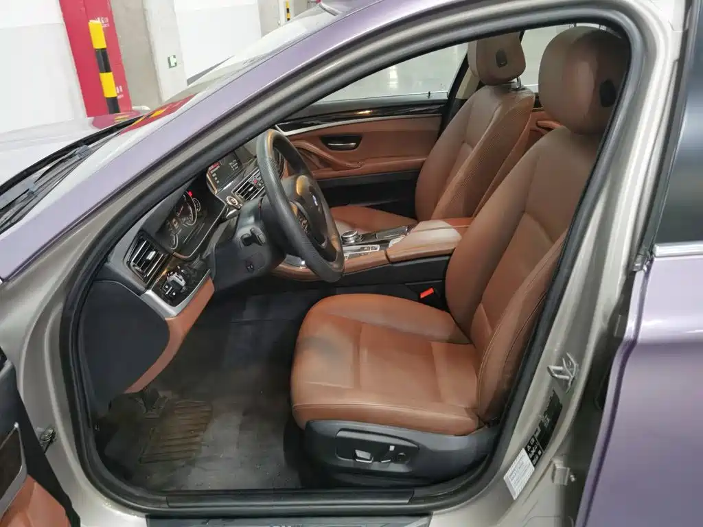 BMW 5 Series — миниатюра 10