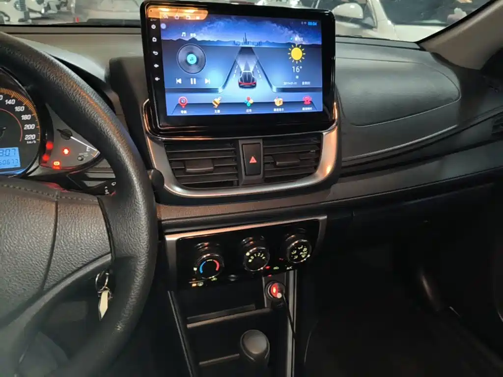 Toyota Yaris L — миниатюра 13