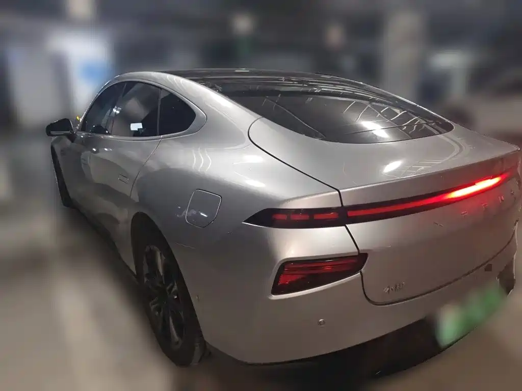 XPeng P7 — миниатюра 25