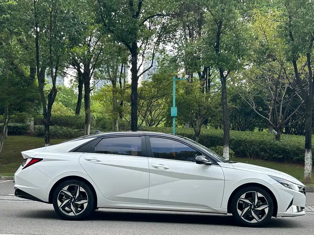Hyundai Elantra — миниатюра 4