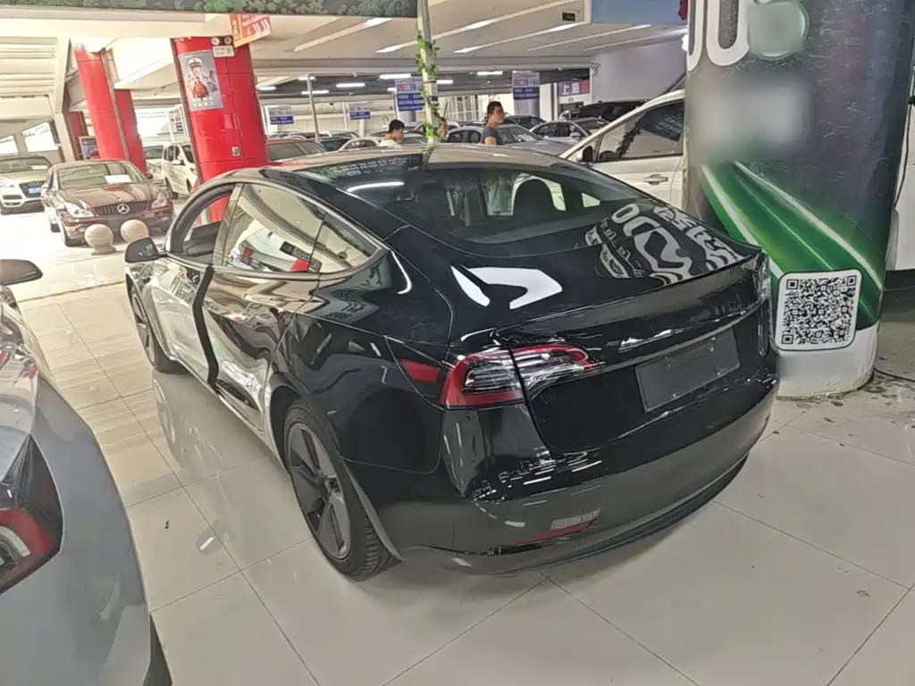 Tesla Model 3 — миниатюра 5