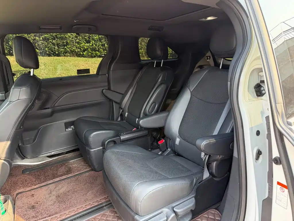 Toyota Granvia — миниатюра 12