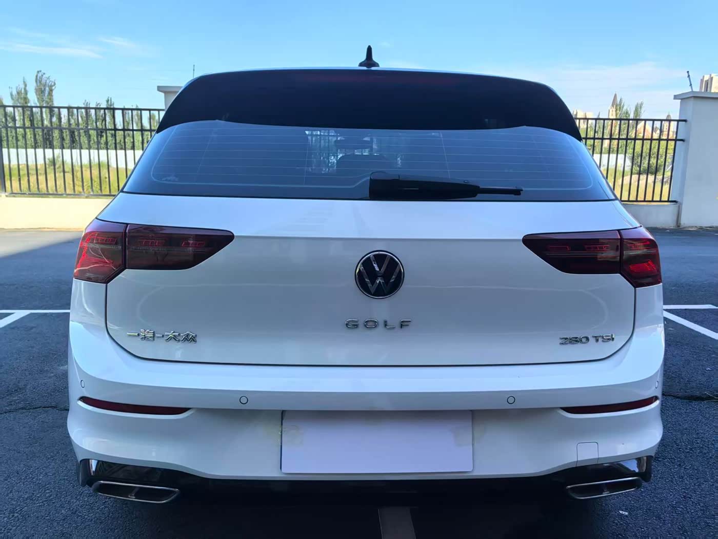 Volkswagen Golf 1.4 л 2022 г. Белый, пробег 18000 км