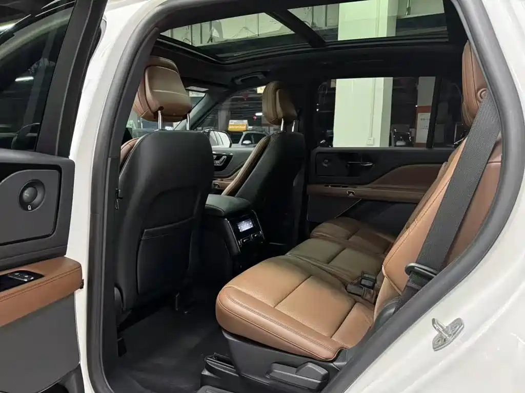 Lincoln Aviator — миниатюра 17