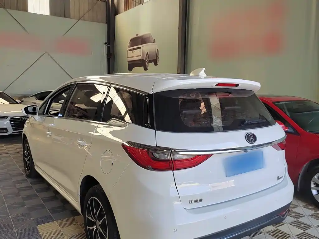 BYD MAX — миниатюра 8
