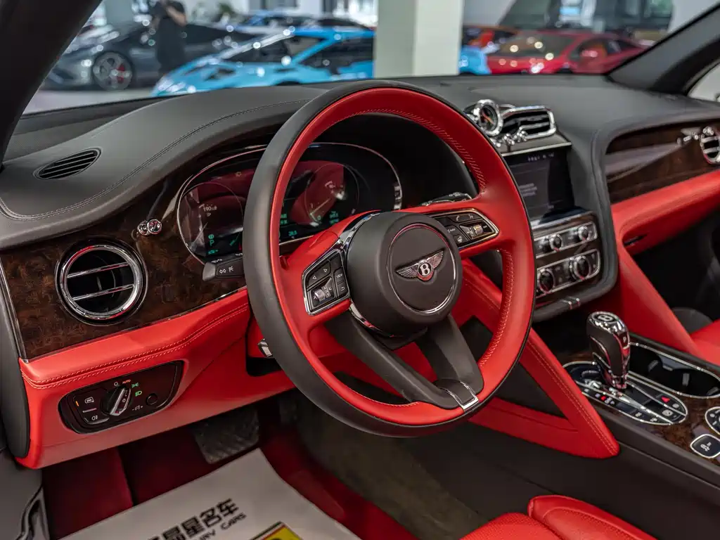 Bentley Bentayga — миниатюра 4