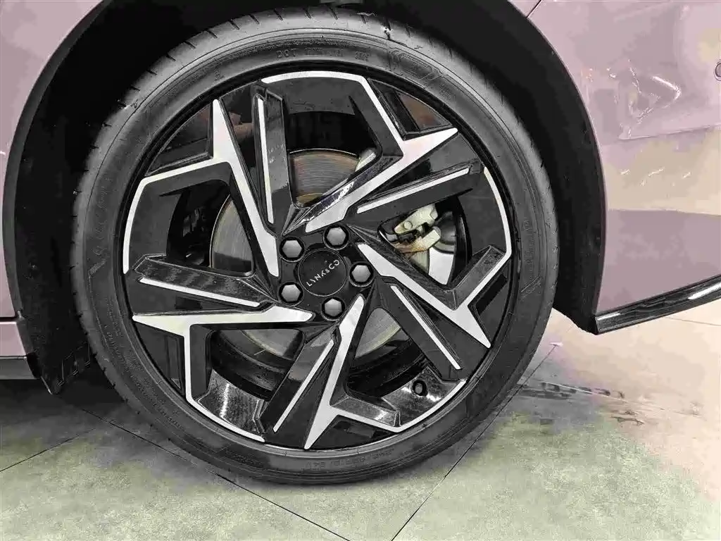Lynk & Co 07 EM-P — миниатюра 17
