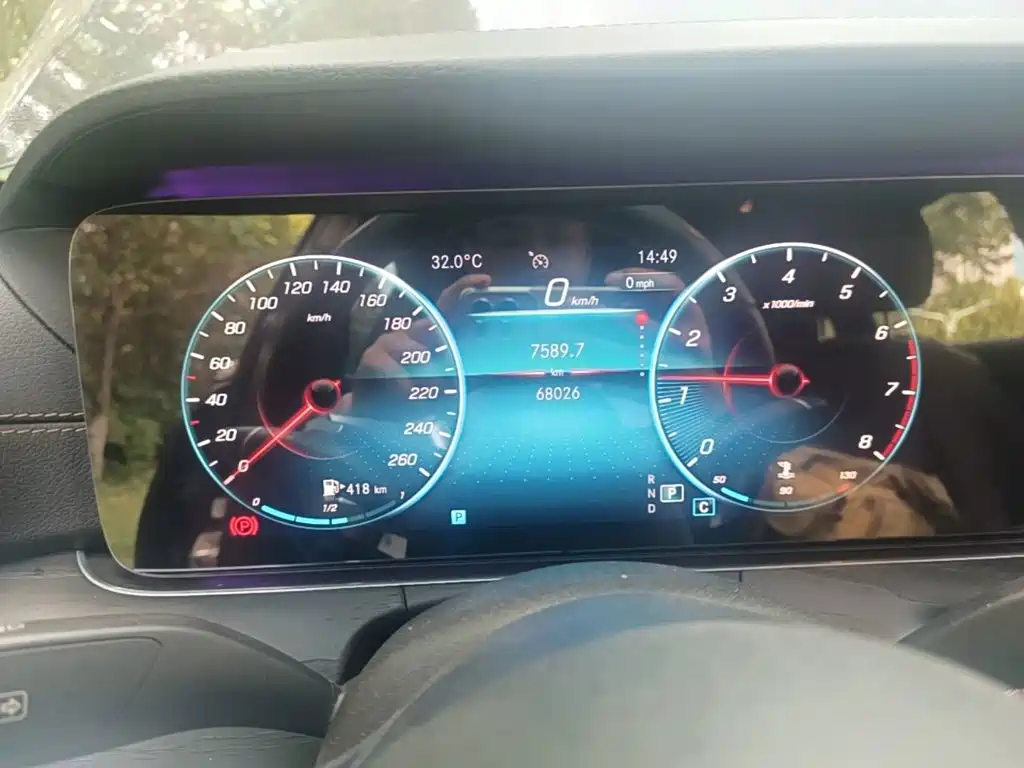 Mercedes-Benz E-Class — миниатюра 12