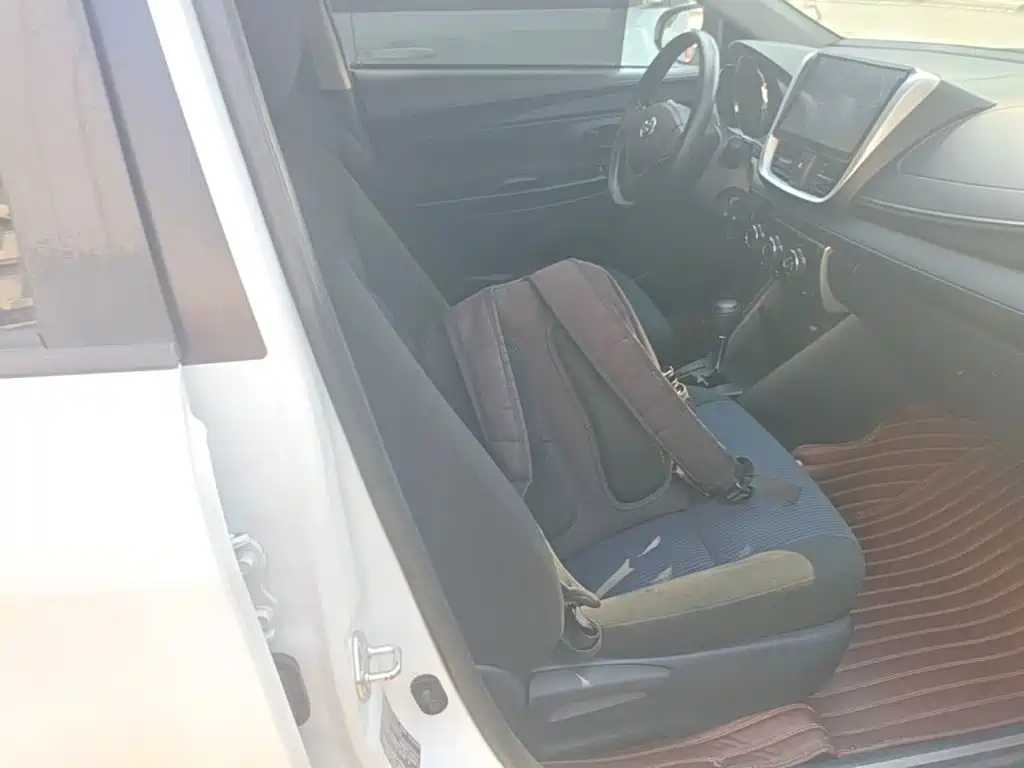 Toyota Yaris L — миниатюра 25