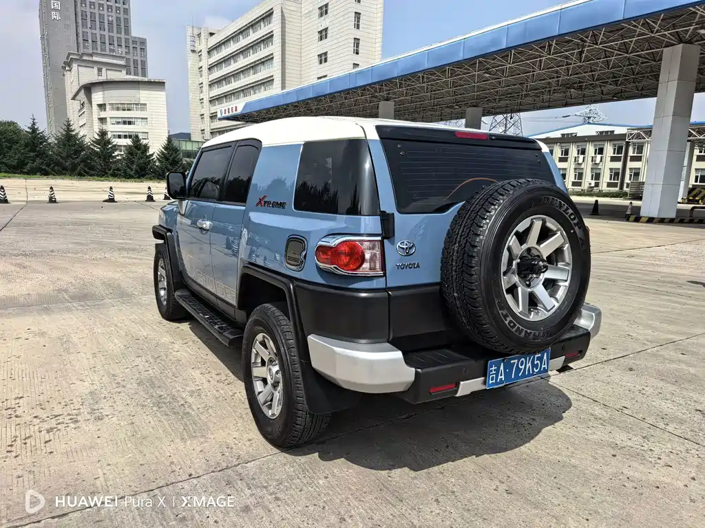 Toyota FJ Cruiser — миниатюра 7