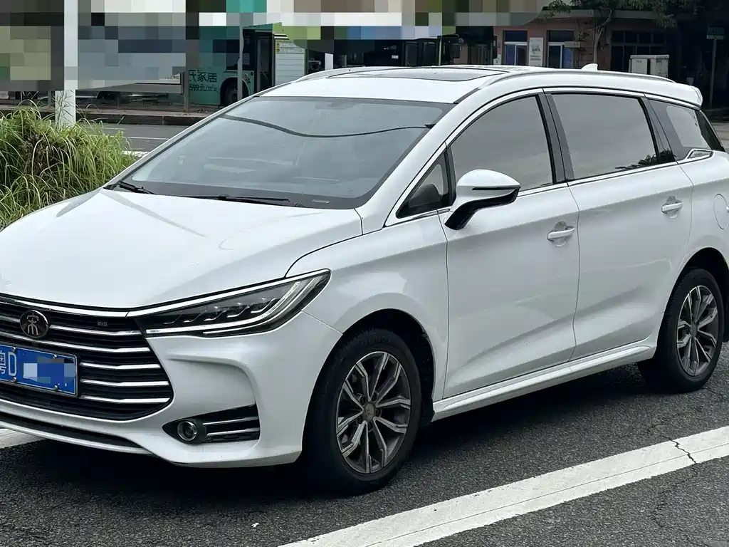 BYD MAX